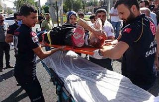 Otomobilin çarptığı yaşlı kadın yaralandı