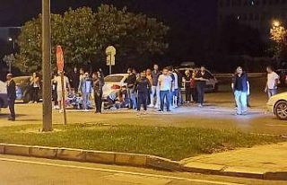 Otomobille çarpışan motosikletli kurye ağır yaralandı