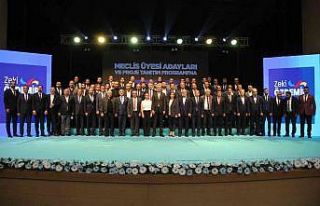 Özdemir’den gövde gösterisi