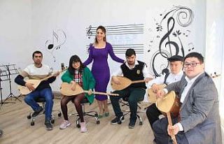Özel bireyler, engellerini müzikle aşıyor