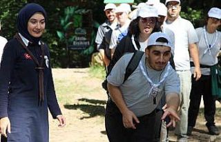 Özel gereksinimli öğrenciler izciliğin temel kurallarını...