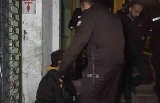 (Özel) Tarihi Yeşil Camisi’nde suçüstü yakalandılar