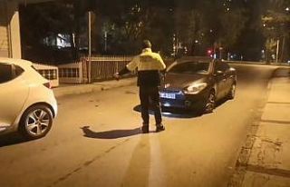 (Özel) Uygulama noktasında polisi gören sürücü...