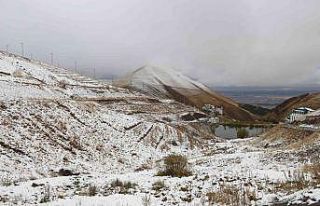 Palandöken Dağı’nın zirvesi yeniden beyaza büründü