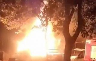 Park halindeki pikap alev alev yandı