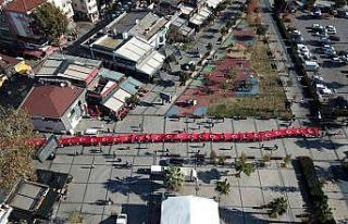 Pendik’te sokaklarda taşınan 99 metrelik dev Türk...