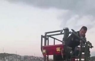 Pendik’te tamir etmek için çıktığı çatıda...