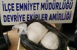 Polisten kaçmaya çalışan şüpheliler 2 kilo metamfetaminle...
