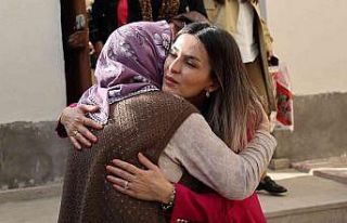 Protokol eşlerinden şehit ailesine ziyaret