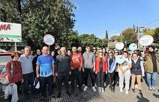 Protokol üyeleri ve vatandaşlar sağlık için yürüdü