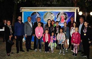 Raketler kız öğrencilere burs oldu