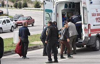 Refüje çarpan motosiklet sürücüsü yaralandı