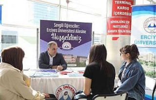 Rektör Altun, ERÜ’nün Yeni Öğrencilerini Karşıladı