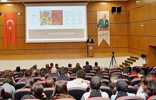 Rektör Çiftçi lise öğrencilerine konferans verdi