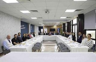 Rektör Sarıbıyık şampiyon öğrencilerle buluştu