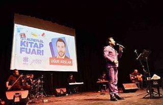 Şair Uğur Arslan Altıeylül Kitap Fuarında