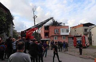 Samsun’da çatı alevlere teslim oldu