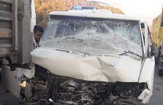 Samsun’da kamyonet ile tır çarpıştı: 1 yaralı