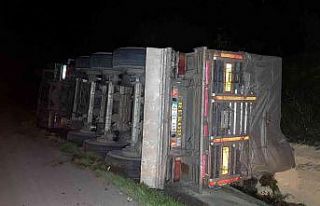 Samsun’da tır devrildi: 1 yaralı