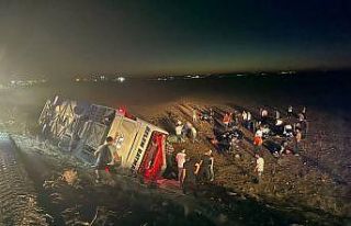 Şanlıurfa’da yolcu otobüsü şarampole devrildi:...