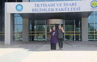 Şanlıurfalı anne-oğlu okuma aşkı aynı sırada...