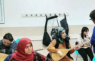 Sarıgöl’de bağlama kursu açıldı