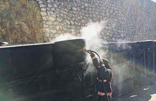 Sebze yüklü tır takla attı, araçta sıkışan...