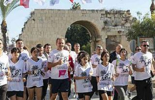 Seçer, 33 numaralı tişörtüyle ’Halk Koşusu’na...