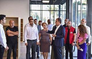 Seçer, yapımı süren okuma salonunu inceledi