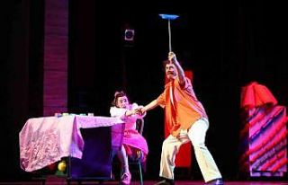 Şehir tiyatrosunda perde açıldı