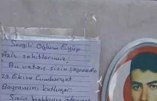 Şehit askerin mezarındaki not görenleri duygulandırdı