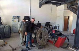 Selde iş yerleri yıkılan sanayi esnafı yeni dükkanlarında...