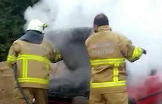 Seyir halindeki otomobil alev aldı