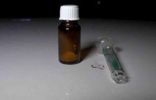 Sigortasız araçta uyuşturucu içerken yakalandı,...