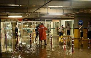 Siirt’te su taşkınının ardından temizlik ve...