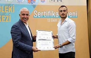 Simülatörlü vinç operatörlüğü eğitimini tamamlayanlar...