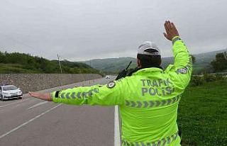 Sinop’ta bir ayda 2 bin 966 sürücüye ceza