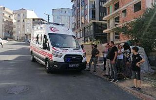 Sıva yapan işçi 3 metre yükseklikten düştü