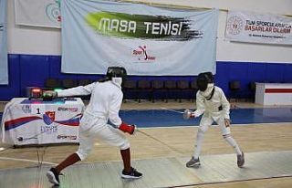 Sivas, Eskrim Bölgesel Kılıç Açık turnuvasına...