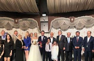 Siyaset dünyasını buluşturan düğün