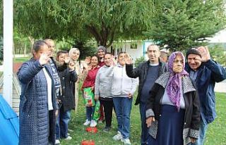 Sokak hayvanlarına önce mama bıraktılar sonra...