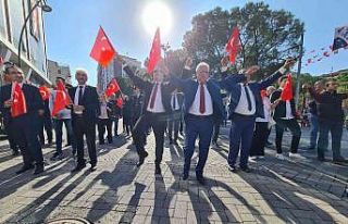 Soma’da 2 bin 500 öğrenci caddede zeybek oynadı