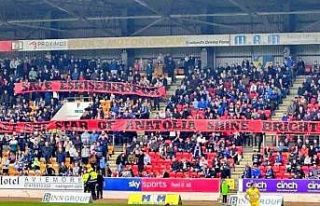 St. Johnstone taraftarlarının açtığı Eskişehirspor...