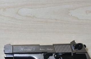 Şüpheli şahsın üzerinden tabanca ele geçirildi