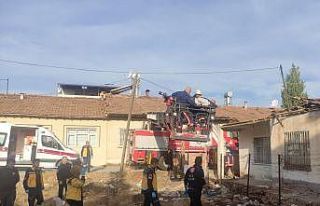 Tadilat yaparken çatı çöktü: 1 yaralı