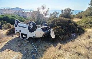 Takla atan araçtan yaralı olarak kurtuldu