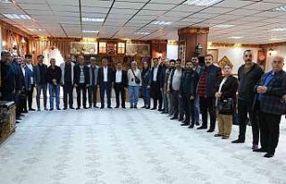 Tanoğlu gazetecilerle bir araya geldi