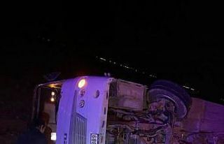 Tarım işçilerini taşıyan minibüs devrildi: 3...