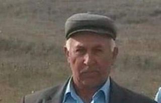 Tarlasını sürerken traktör ile ızgara arasına...