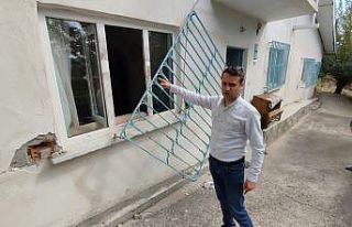 Tedaviye giden yaşlı çiftin evini soydular